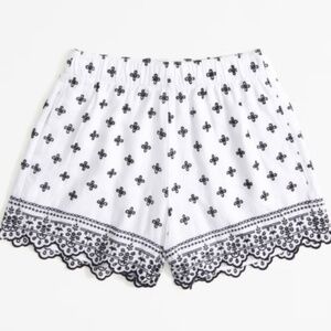 Abercrombie Linen Scalloped Short